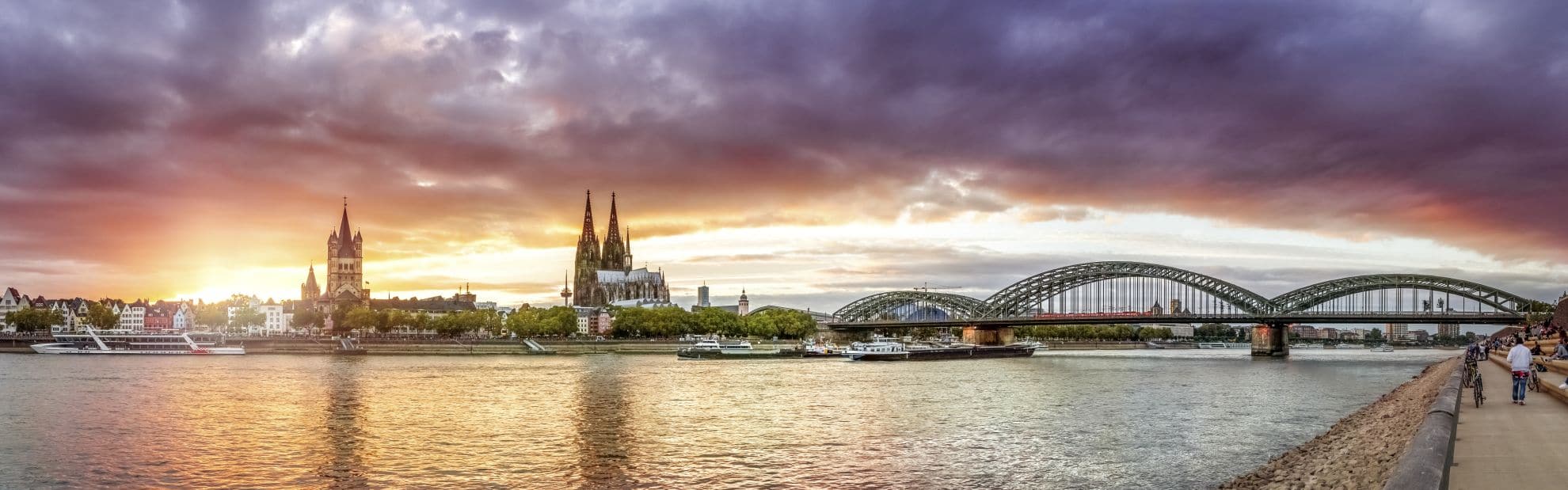 Köln, Rheinufer mit Dom, Groß St. Martin und Hohenzollernbrücke